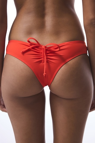 Penti Mercan Rengi Düşük Bel Cheeky Bikini Altı