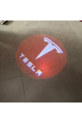 Tesla Model Y İçin Uyumlu Kapı Altı Aydınlatma Seti Kırmızı T Logo Ve Yazılı