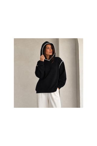 Herkesemoda Yaka Ve Kol Nakış Detaylı Kapüşonlu 2 İplik Şardonlu Sweatshirt Siyah
