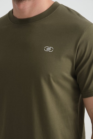 Shooter Sportwear Shooter Erkek T-shirt Nefes Alabilen Esnek Pamuklu Kumaş Regular Kalıp Minimal Logolu Haki
