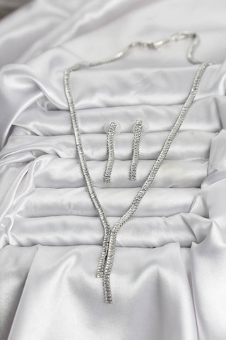 Zarif Kadın İçin Silver Metal Baget Zirkonlu Kolye Küpe Seti Gri