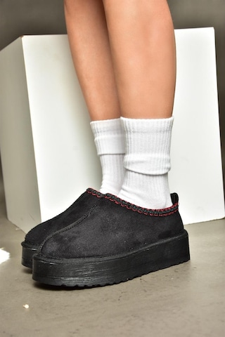 Fox Shoes R612047302 Siyah Süet İçi Tüylü Kalın Tabanlı Kadın Terlik Siyah