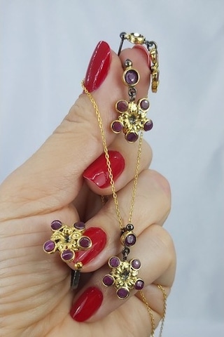 925 Ayar Çiçekli Yakut Taşlı 3 Lü Gümüş Set