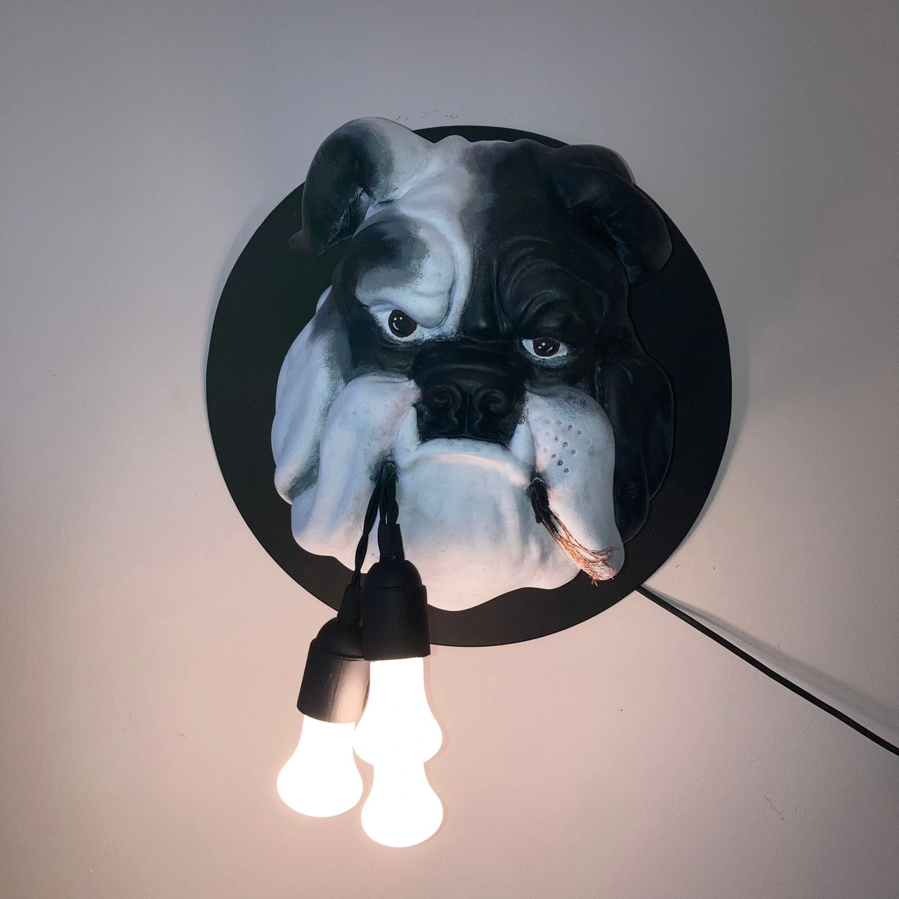 Duvar Buldog Aydınlatma Abajur Siyah Beyaz