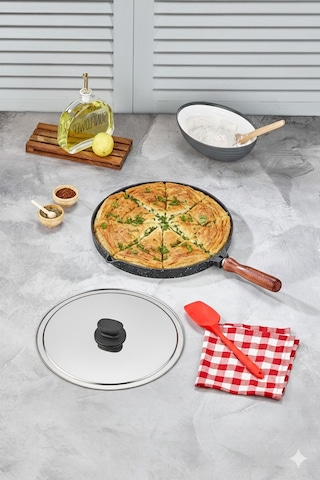 Kapaklı Döküm Börek Tavası 34 Cm Gümüş- Siyah