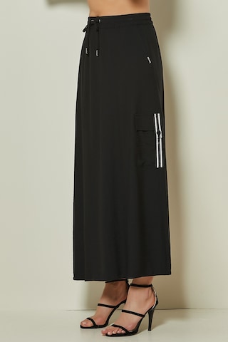 Bağcık Detaylı Siyah Dokuma Etek Siyah