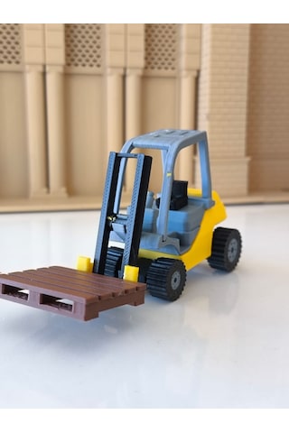 Teknoartshop Forklift Model Kit Card