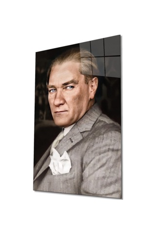 Takım Elbiseli Mustafa Kemal Atatürk Portresi Cam Tablo, Temperli Ve Rodajlı Dayanıklı Cam