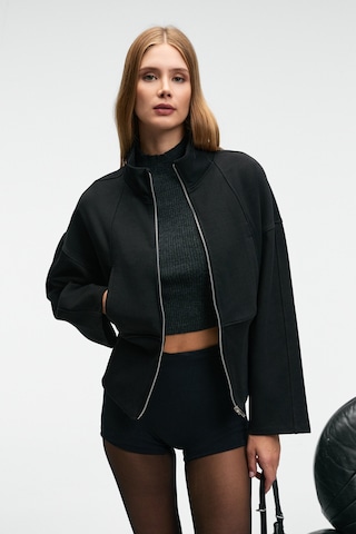 VIVETY Kadın Dik Yakalı Metal Fermuarlı Korse Görünümlü Bele Oturan Regular Siyah Ceket