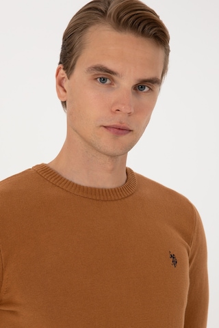 U.S. Polo Assn. Erkek Slim Fit Bisiklet Yaka Camel Basic Kazak 50313713-VR233
