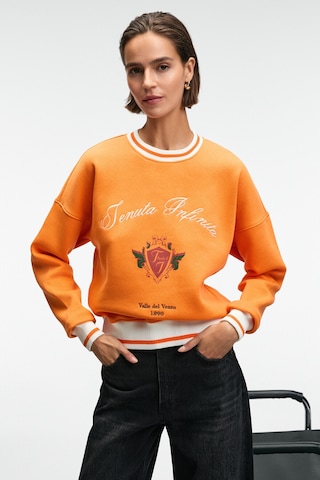 Grımelange VALLUNE Kadın Kontrast Triko Etek Ucu Manşet Ve Yakalı Nakış Crop Turuncu Sweatshirt