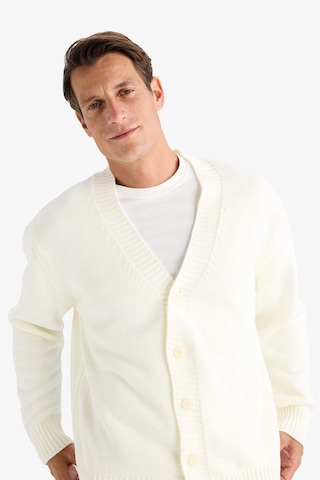 DeFacto Relax Fit V Yaka Düğmeli Triko Hırka E5343AX24WNER100