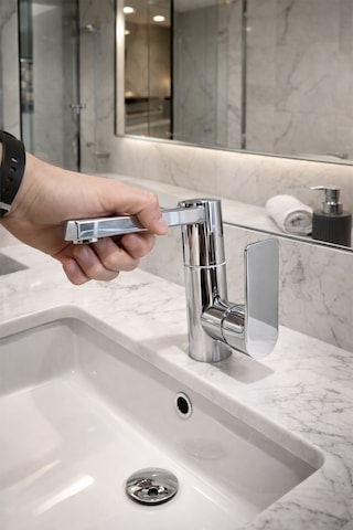 Modern Tek Kollu Krom Lavabo Bataryası Banyo Musluğu Aç-kapa Döner Boru Sıcak Soğuk