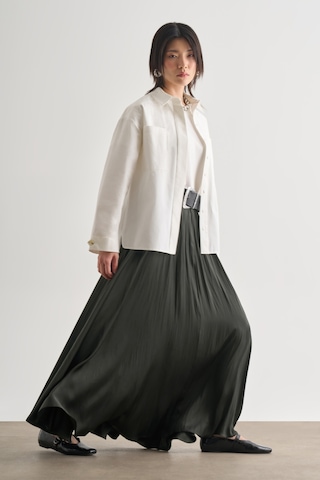 Mizalle Gri Kırışık Görünümlü Saten Maksi Etek Koyu Gri