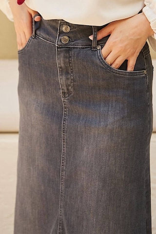 Neways 2252-Eteği Püsküllü Denim Etek Koyu Gri