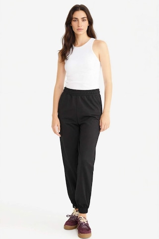Defacto Slim Fit Dar Kesim Basic Düz Halter Yaka Fitilli Kaşkorse Pedli Atlet G0843ax25auwt36 Beyaz