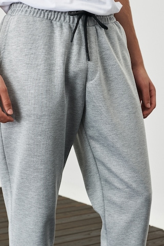 AC&Co / Altınyıldız Classics Erkek ACIK GRI MELANJ Standart Fit Beli ve Paçası Lastikli Rahat Spor Eşofman Altı 4A5121200001AGMXXL Gri Melanj