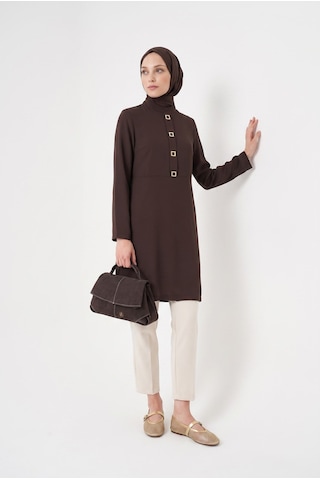 Armine Trend Metal Aksesuar Detaylı Hakim Yaka Tunik Kahverengi 26yt485