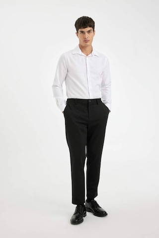 DeFacto Slim Fit Dar Kesim Oxford Basic Düz Pamuk Karışımlı Uzun Kollu Beyaz Gömlek R4340AZ24AUWT34