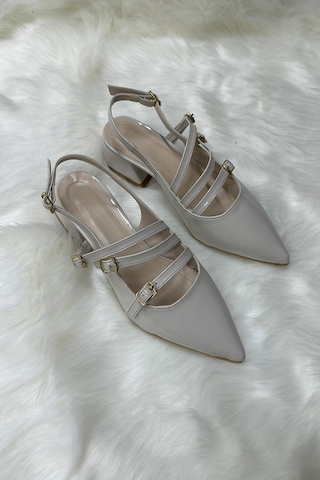 Günlük Kadın Rugan Sivri Burunlu Ayarlanabilir Kemerli Baretli Kısa Blok Topuklu Ayakkabı 455 - 54 Krem