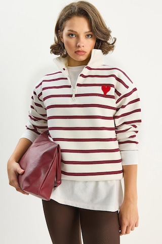Shade Kadın Kalp Nakışlı Dik Yaka Yarım Fermuarlı Çizgili Sweatshirt 6089 60283714 - Beyaz-bordo Çok Renkli