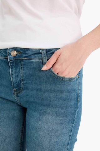 Defacto Crop Flare Fıt Düşük Bel Bilek Boy Jean Yıkamalı Pantolon G8024ax26spnm28 Mavi-nm28