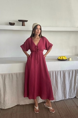 V Yaka Dökümlü Elbise - Pembe Pembe