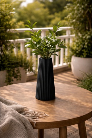 Modern Beyaz Vazo Güne Sade Bir Başlangıç 17.8 7.7 Cm Siyah