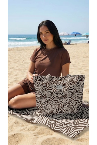 Miami Beach Zebra Desenli Kahverengi Krem Parçalı Kendinden Saplı Astarlı Kadın Plaj Çantası Renkli