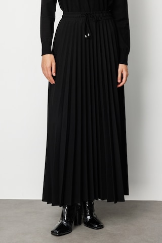 Mizalle Örme Krep Piliseli Maksi Siyah Etek Siyah