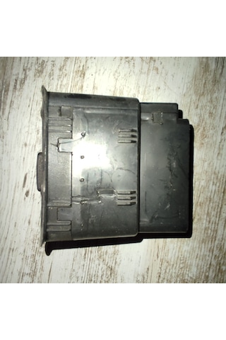 Seat Leon  Toledo Ön panel havalandırma nozulu ızgarası/8L0820901