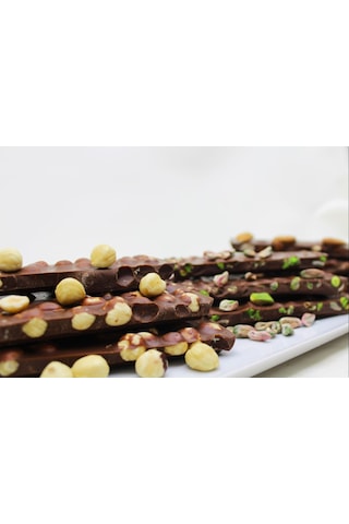 Dark Brown Fındıklı ve Antep Fıstıklı Sütlü Beyoğlu Çikolatası 250 G Dark Brown Fındıklı ve Antep Fıstıklı Sütlü Beyoğlu Çikolatası 250 G