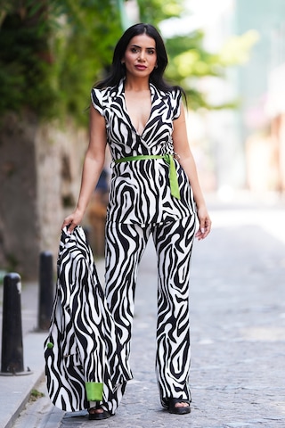 Canım Kendim Store Siyah Zebra Yeşil Kol Detay Ceket, Yelek, Pantolon Takım Beyaz - Siyah