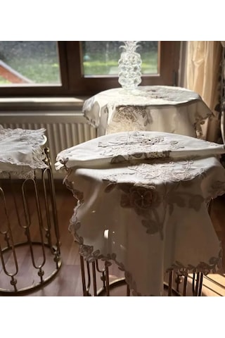 Salon Takımı 5 Parça Nakış İşlemeli Masa Örtüsü Runner Seti Çeyizlik Simella Model Krem-kapiçino Çok Renkli