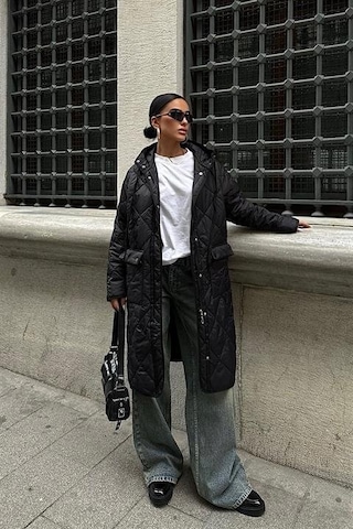 Sensuelle Fermuar Ve Kapşonlu Uzun Kapitone Mont 7062 Siyah