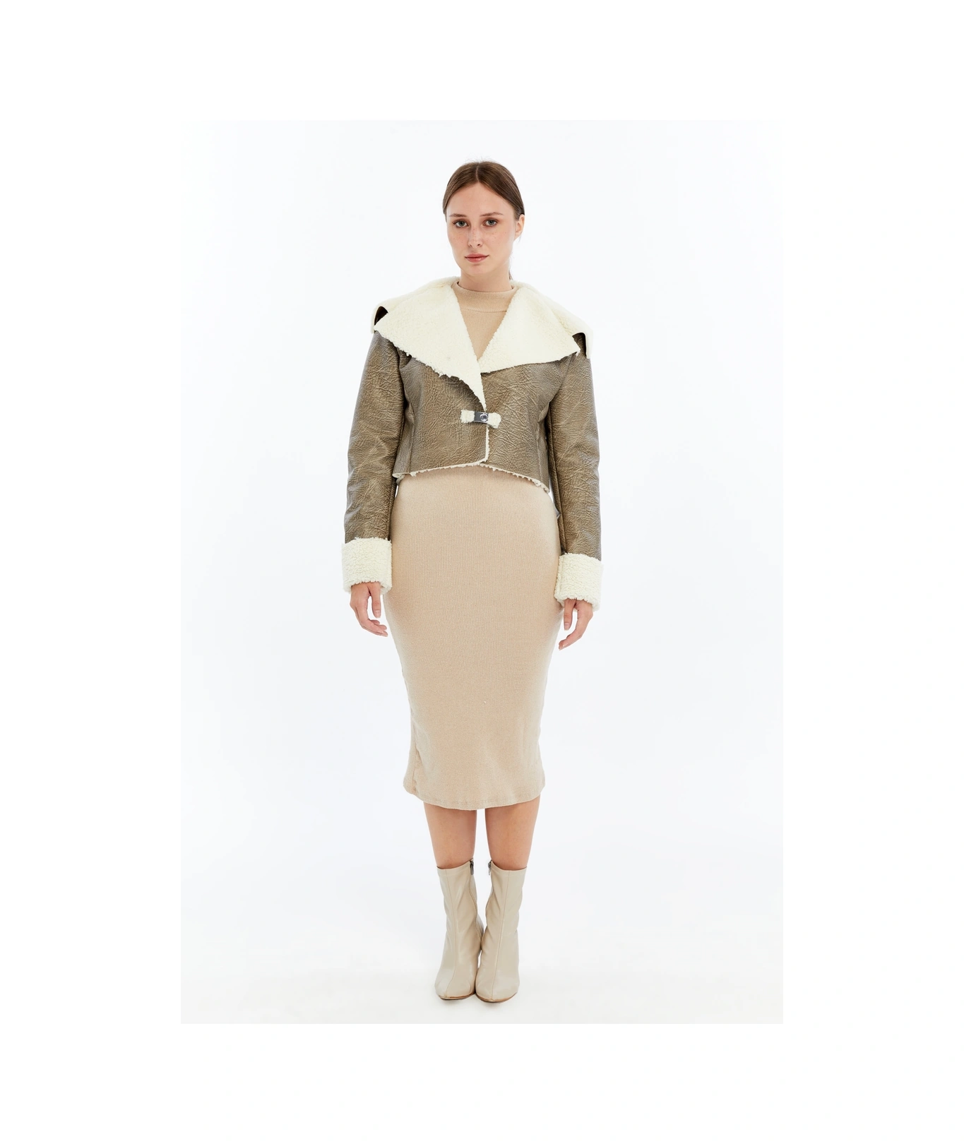 Kadın Oversize Deri Mont Kürklü Ceket Niş Kompakt Tasarım Günlük Spor Görünüm Gri