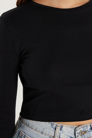 Tudors Kadın Slim Fit Dar Kesim Uzun Kollu Bisiklet Yaka Siyah Bluz-34084 Siyah
