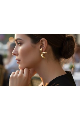 Kadın Gold Renk Çiçek Formlu Çelik Küpe Çok Renkli