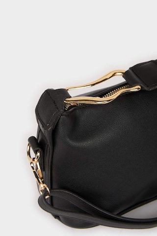 DeFacto Kadın El Çantası E6977AXNSBK27 Siyah