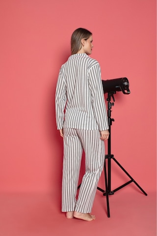 Kadın Önden Düğmeli Uzun Kollu Gri Çizgili Gömlek Model Pijama Takımı Yeni Sezon Koyu Gri