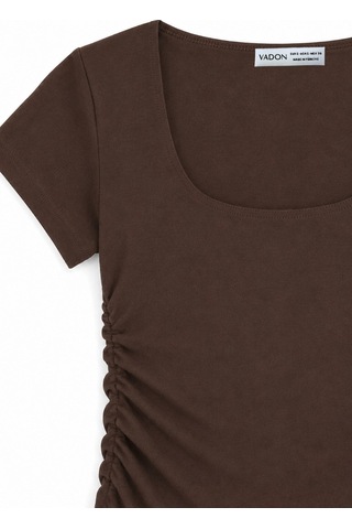 Vadon 1006 Kadın Pamuklu Kare Yaka Yan Büzgü Detaylı Basic Crop T-shirt Bluz Kahverengi