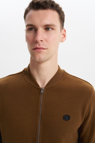 AR-MA Arma Erkek Slim Fit Selanik Kumaş Tam Fermuar Fleto Cepli Kapüşonsuz Kolej Yaka Sweatshirt K30324698302 Kahverengi-k7