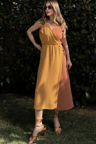 Kadın Hardal & Turuncu Color Block Kruvaze, Hasır Askı Detaylı, Yırtmaçlı, Uzun Airobin Elbise Hardal