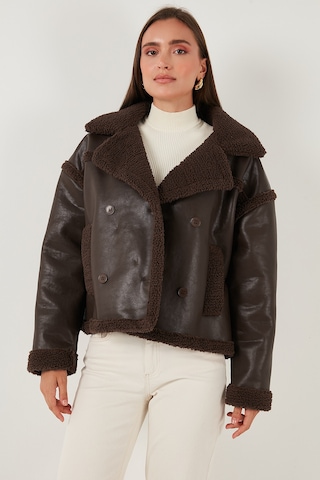 Lela Oversize Kruvaze Yaka Peluş Detaylı Suni Deri Biker Ceket Bayan Mont 6810247 Kahve