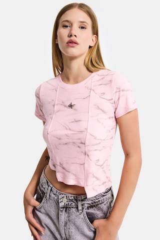 Itsbasic Kadın Pembe W5 Aksesuar Detaylı Asimetrik Kesim Crop Top