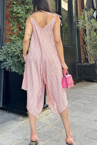 Kadın Bordo İp Askılı, Asimetrik Kesim, Dokulu Kumaş, Salaş Tulum Pembe