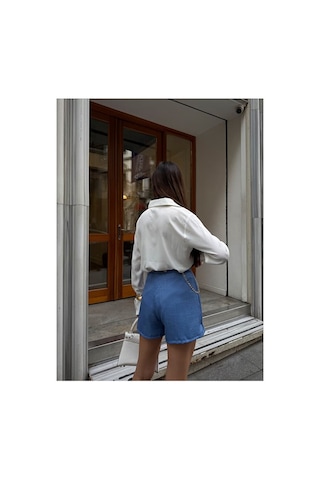 Nido Moda Zincir Kemerli Mini Şort Mavi