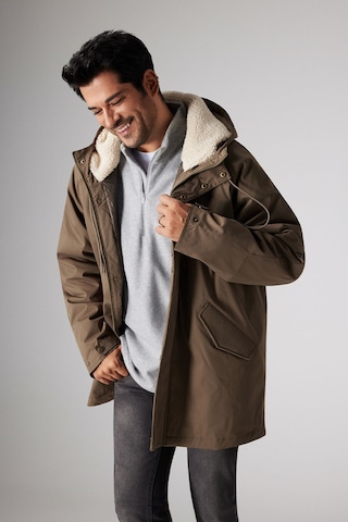 AC&Co / Altınyıldız Classics Erkek Hakı Standart Fit Normal Kesim Kapüşonlu Dik Yaka Yan Cepli Kaban Haki