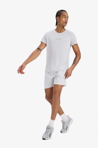 Defacto Hızlı Kuruyan Esnek Kumaş Standart Fit Sporcu Kısa Paça Şort E2438AX25SM Gri