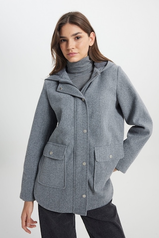 Regular Fit Normal Kesim Kapüşonlu Gri Parka Ceket W242742035 Gri